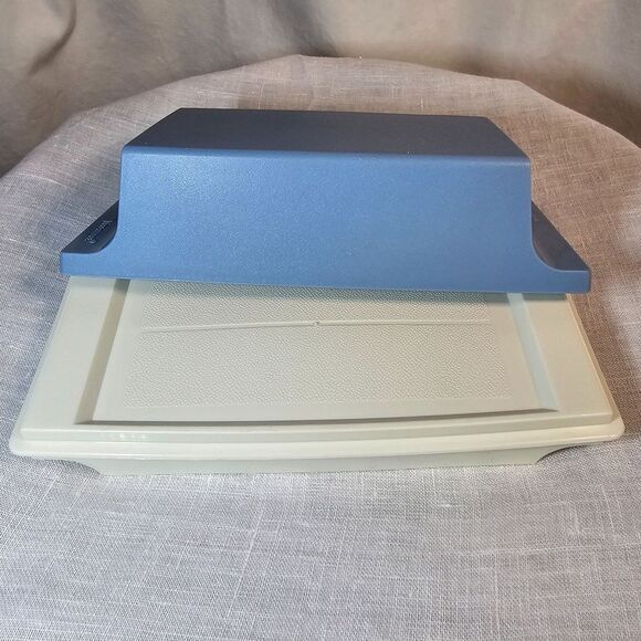 Vintage Tupperware Butter Dish w Lid Holds 2 sticks Very Good Condition - Picture 2 of 4